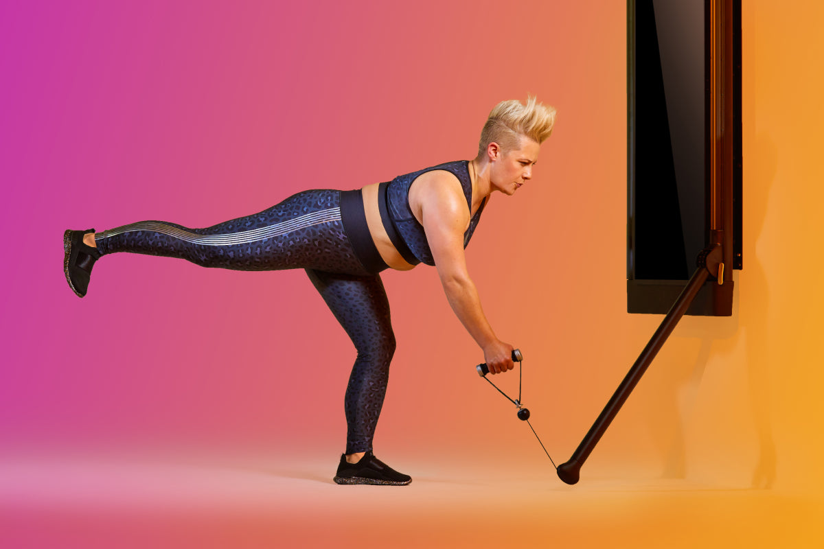 a woman doing a Single-Arm, Single-Leg RDL